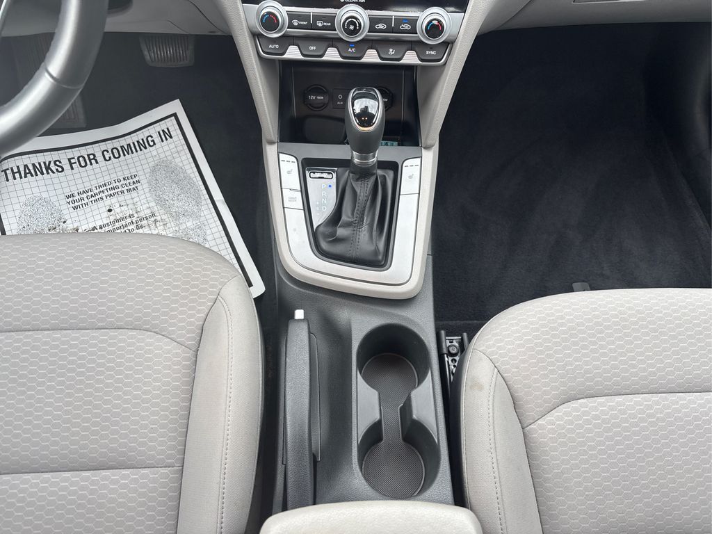 2020 Hyundai Elantra Value Edition photo 18