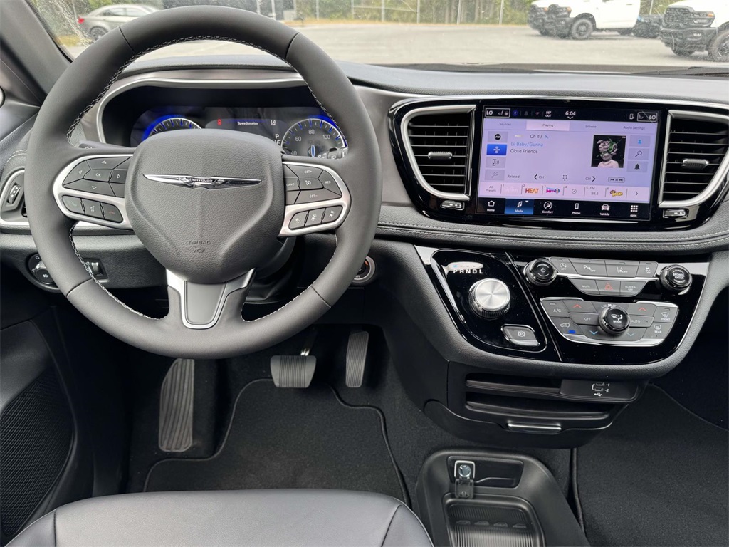 2026 Chrysler Pacifica photo 16