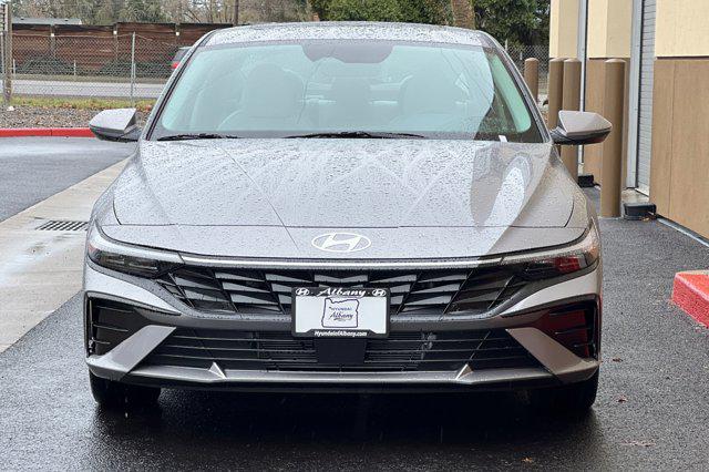 2025 Hyundai Elantra Hybrid Limited photo 3