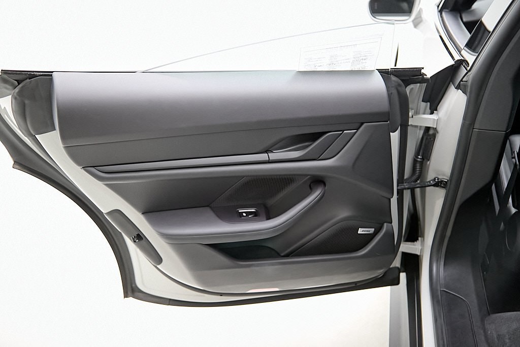 2022 PORSCHE TAYCAN - Image 35