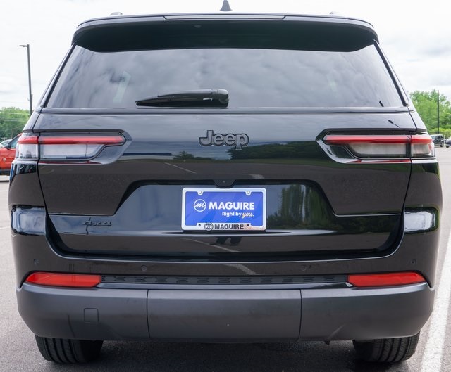 2023 Jeep Grand Cherokee Altitude photo 2
