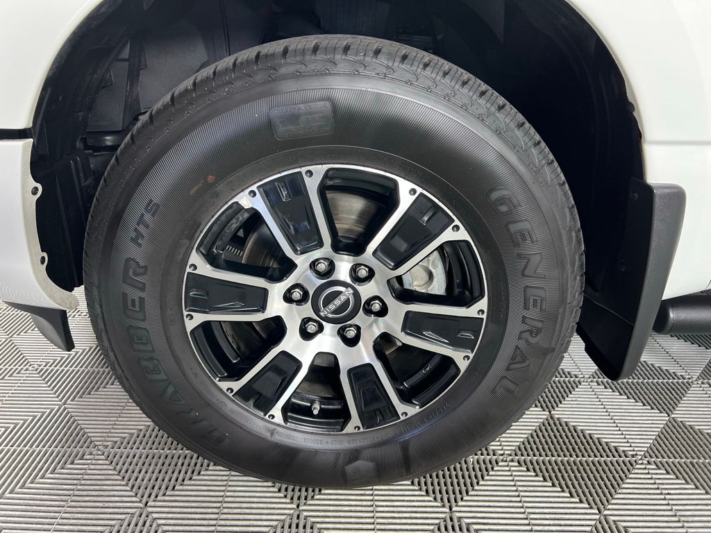 2024 Nissan Titan SV photo 9
