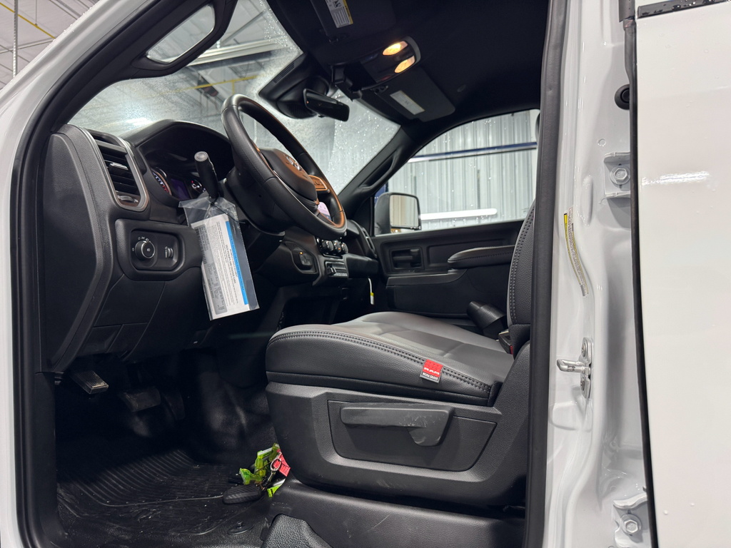 2025 Ram 3500 Tradesman photo 3