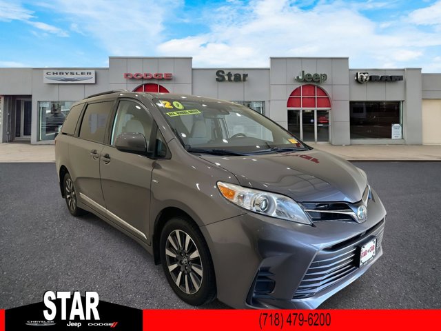 2020 Toyota Sienna LE's photo