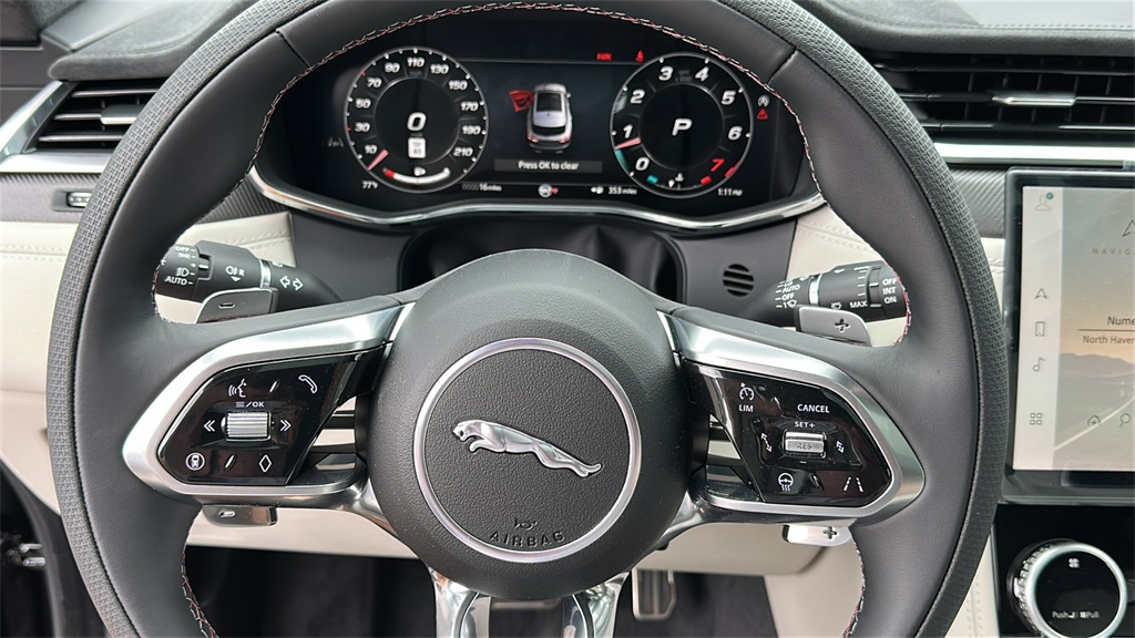 2026 Jaguar F-PACE SVR photo 13