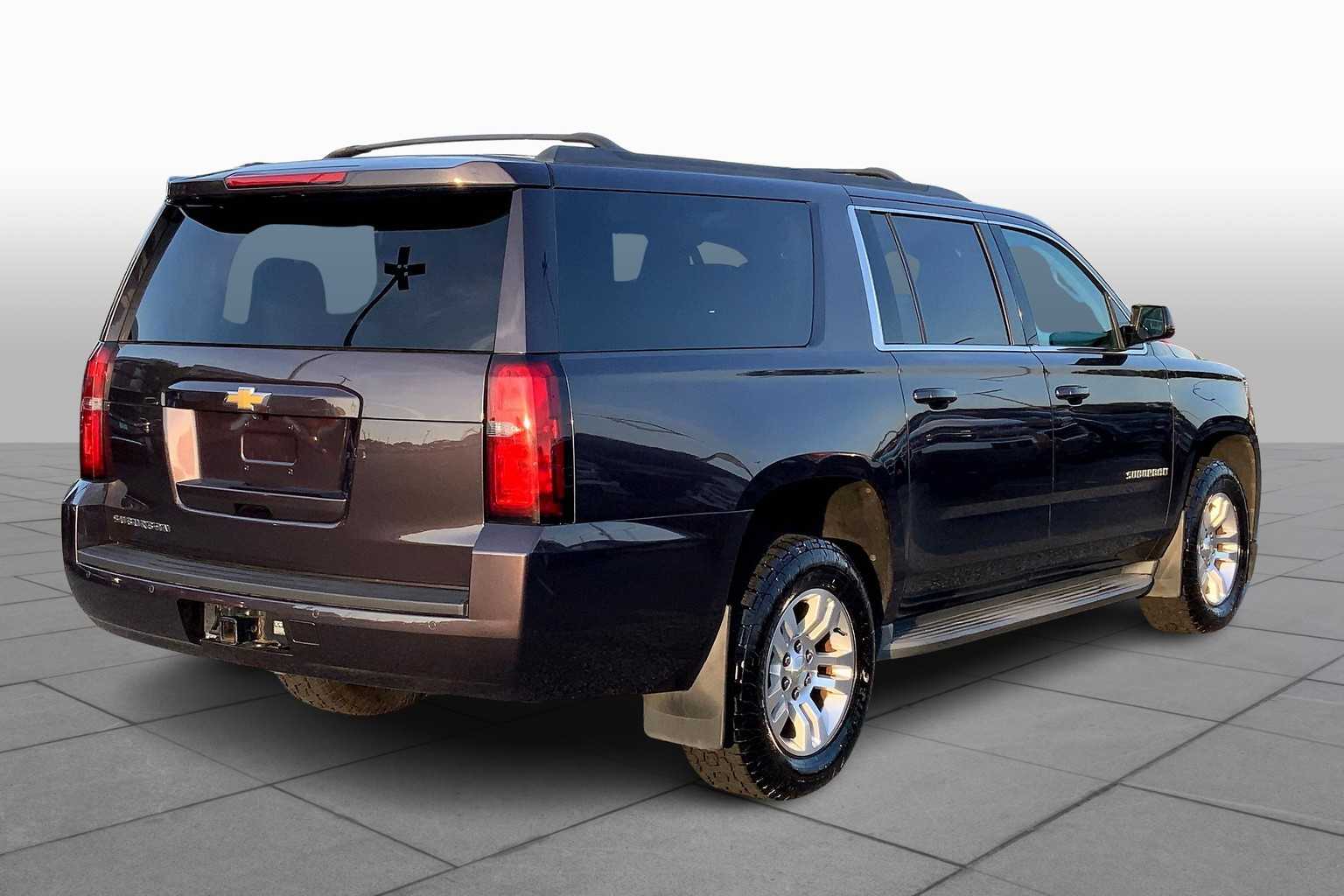2015 Chevrolet Suburban LT photo 12