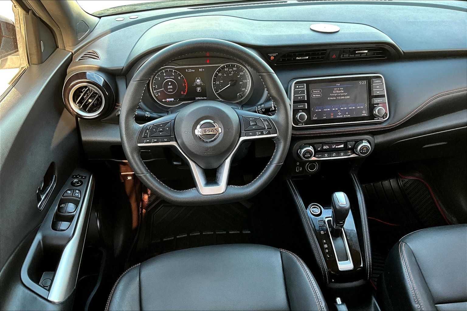2020 Nissan Kicks SR photo 5