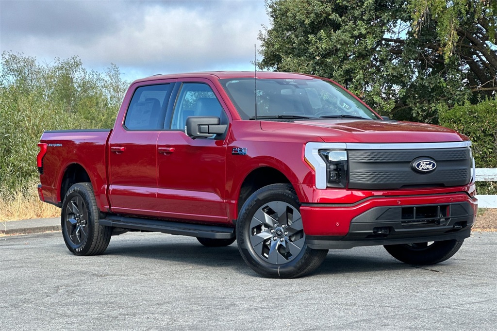2025 Ford F-150 Lightning photo 2