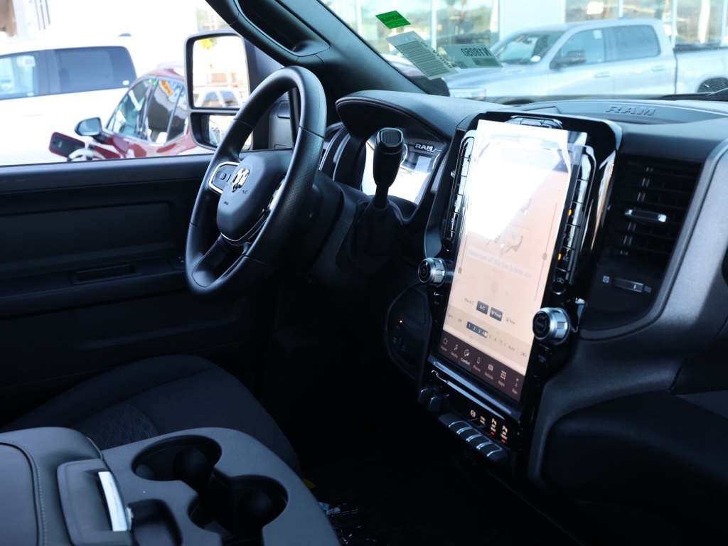 New 2026 Diamond Black Crystal Pearl-Coat Exterior Paint RAM Tradesman image 18