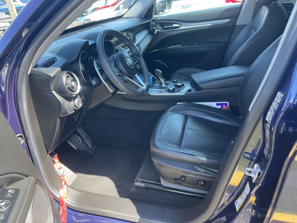 2018 Alfa Romeo Stelvio Base photo 15