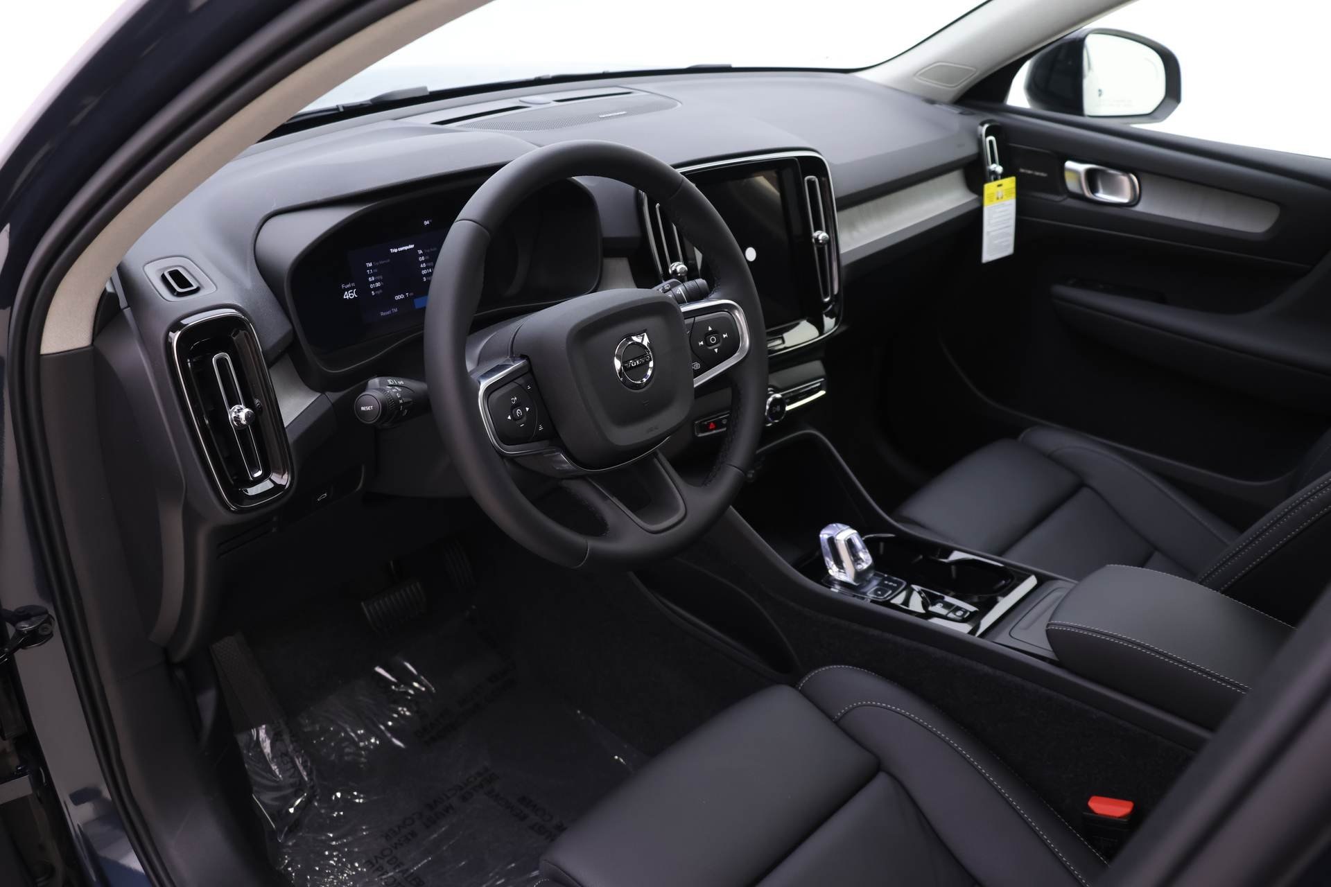 2026 Volvo XC40 photo 5