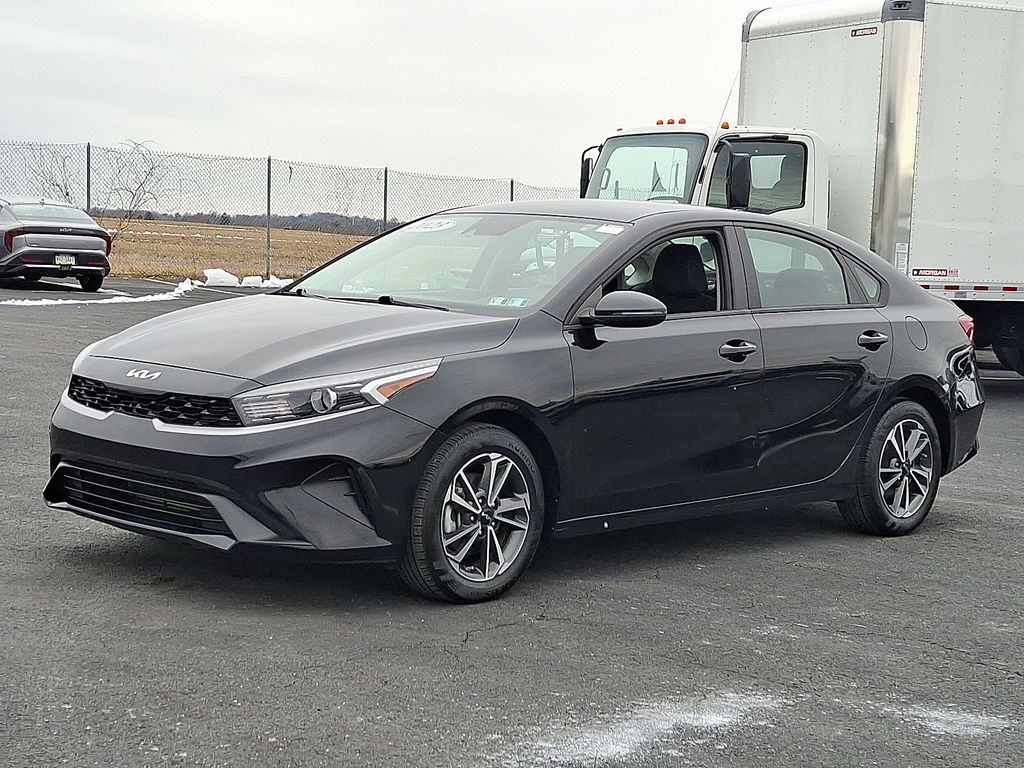 2023 Kia Forte LXS photo 3