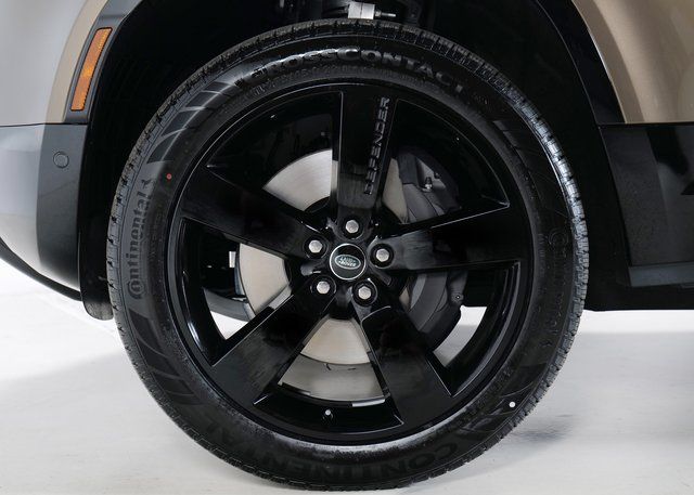 2025 Land Rover Defender 110 X-Dynamic SE photo 9