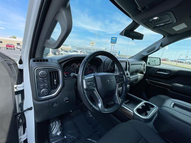 2022 Chevrolet Silverado RST photo 10