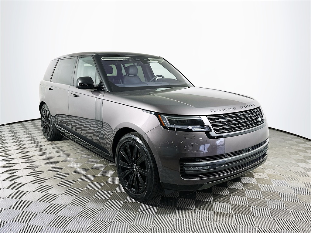 2023 Land Rover Range Rover SE photo 3