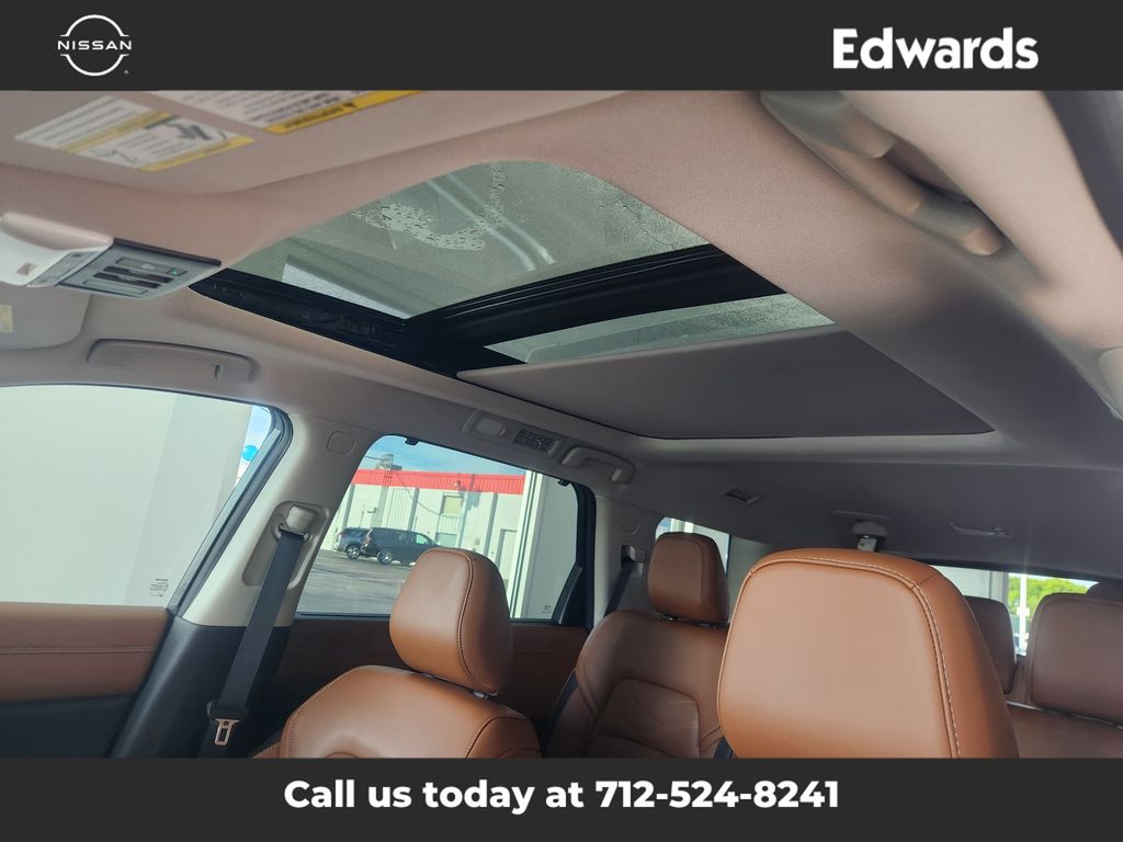 2023 Nissan Pathfinder Platinum photo 19