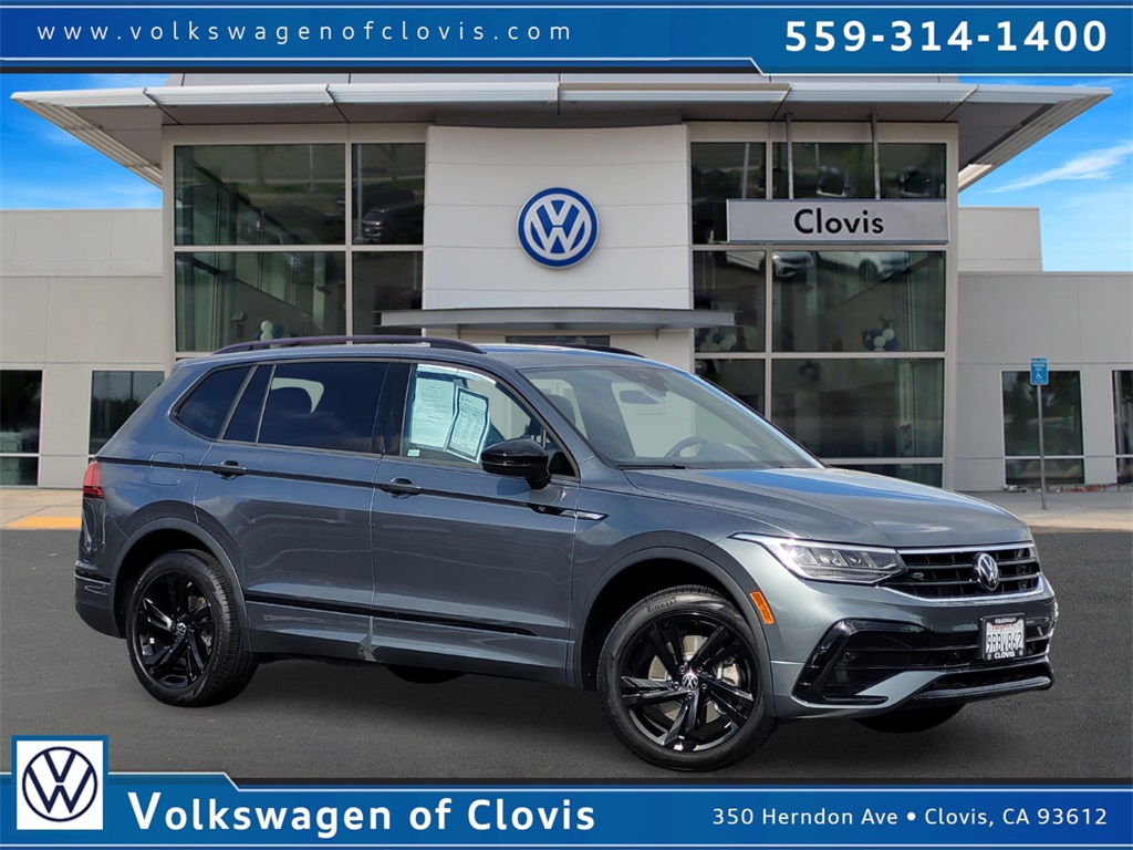 2024 Volkswagen Tiguan SE R-LINE BLACK's photo