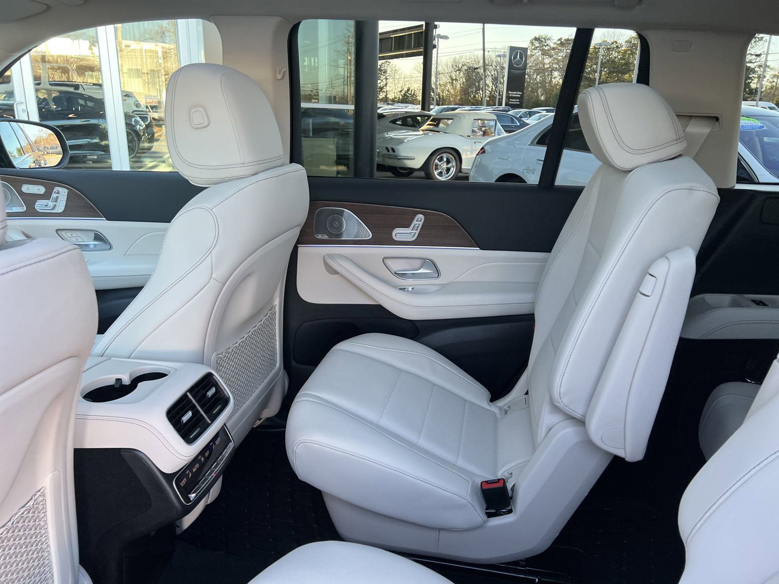 2025 Mercedes Benz GLS 450 4MATIC photo 24