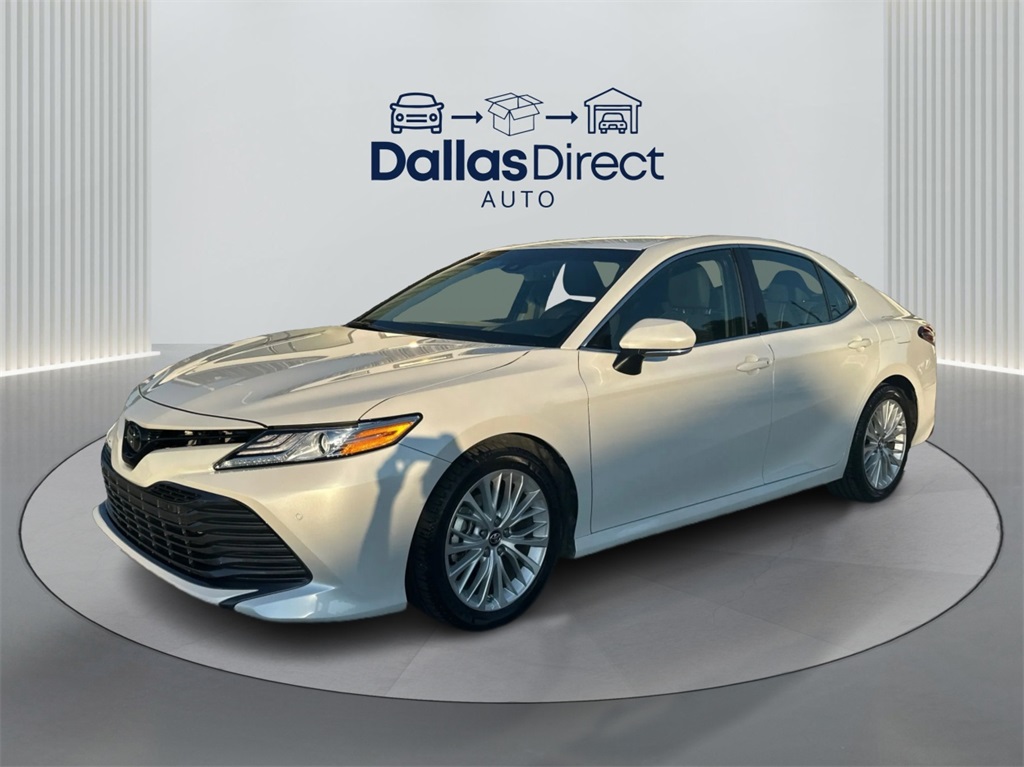 2018 Toyota Camry XLE photo 2