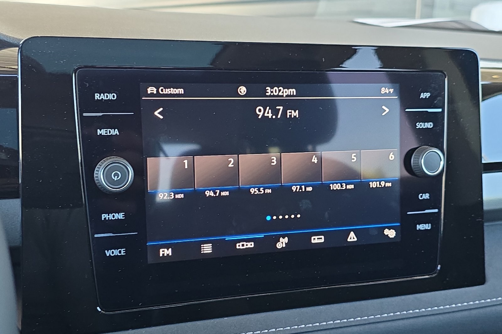 2025 Volkswagen Taos SE photo 17