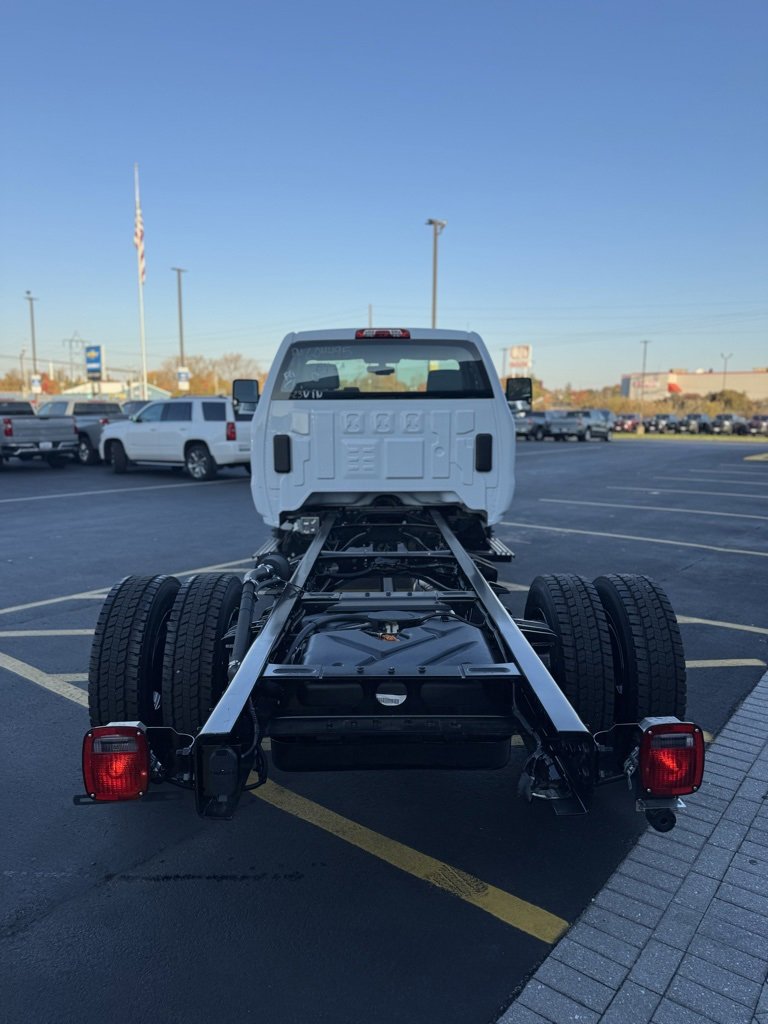 2024 Chevrolet Silverado 6500HD Work Truck photo 4
