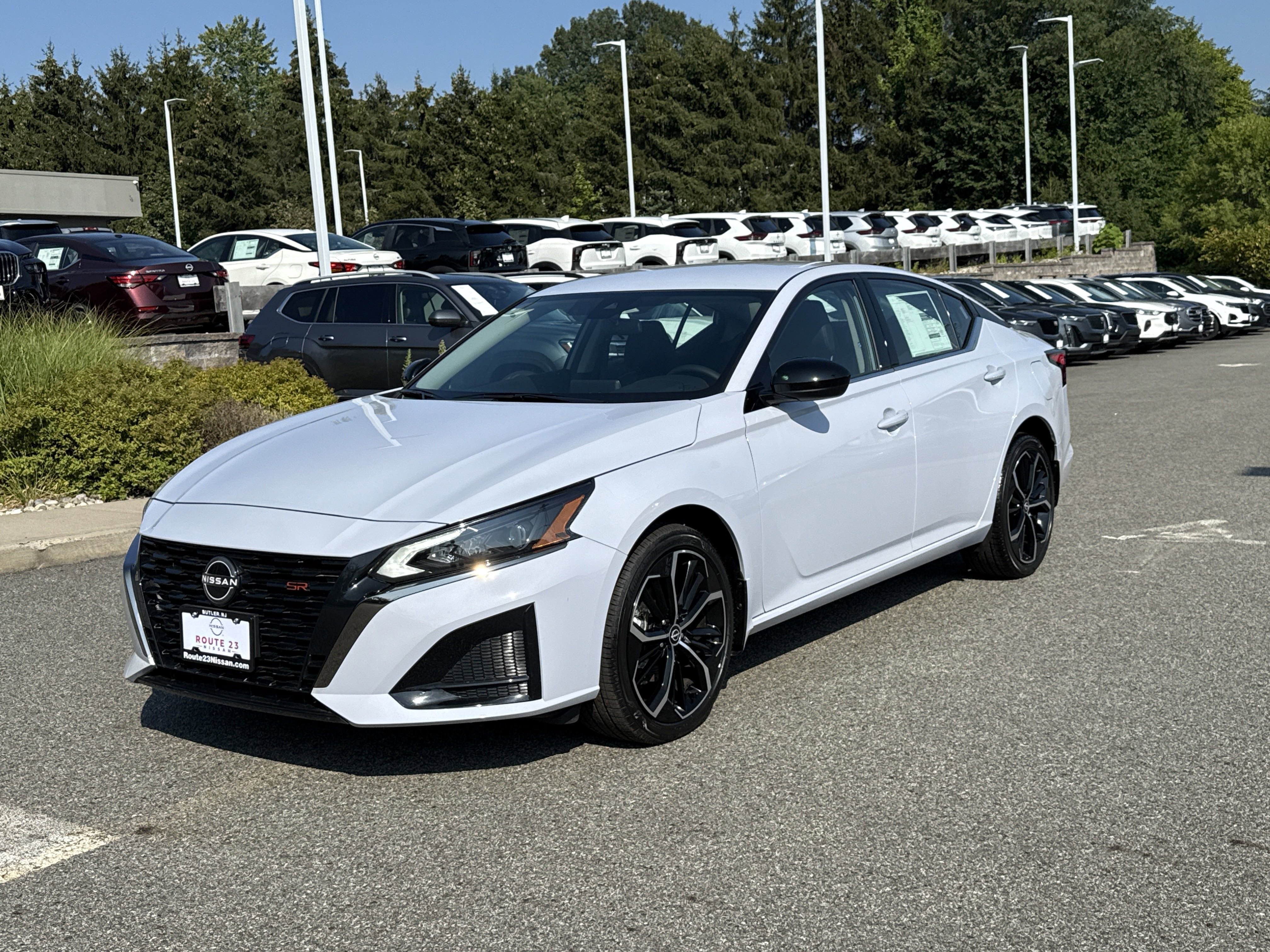 2025 Nissan Altima SR's photo