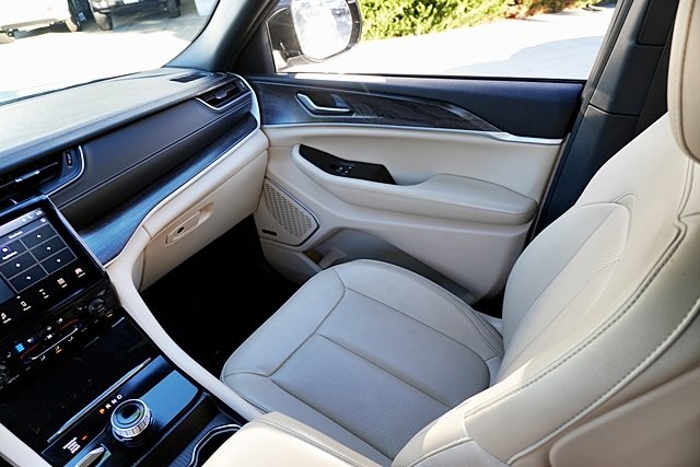 Used 2023 White Jeep Limited image 23