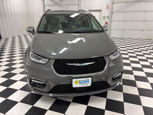 Used 2021 Chrysler Pacifica Hybrid Limited with VIN 2C4RC1S74MR518168 for sale in Rochester, Minnesota