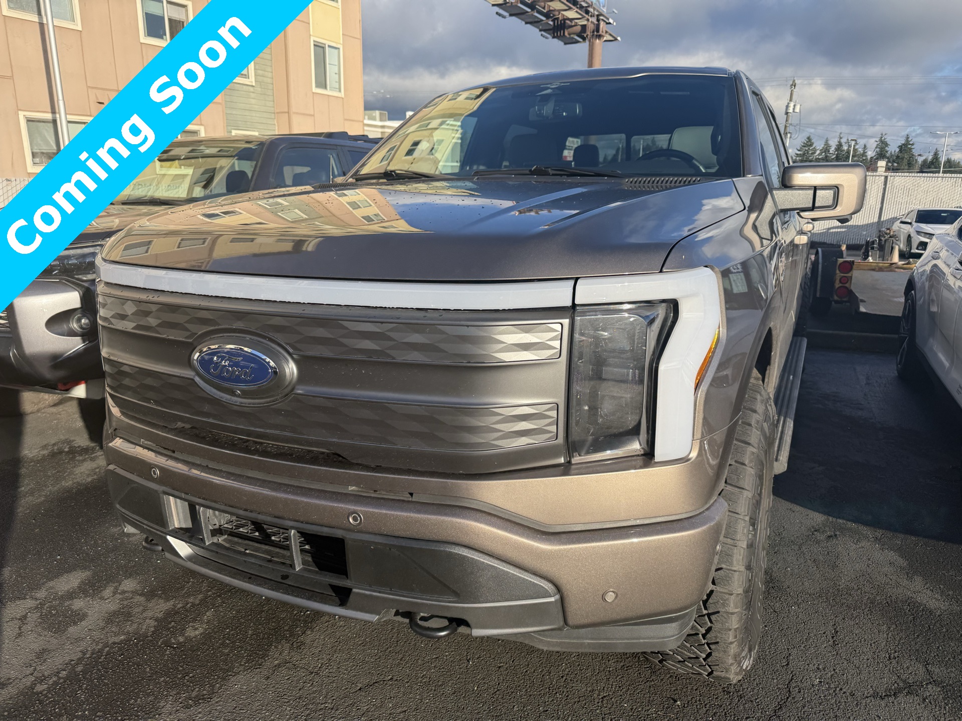 2023 Ford F-150 Lightning Lariat photo 2