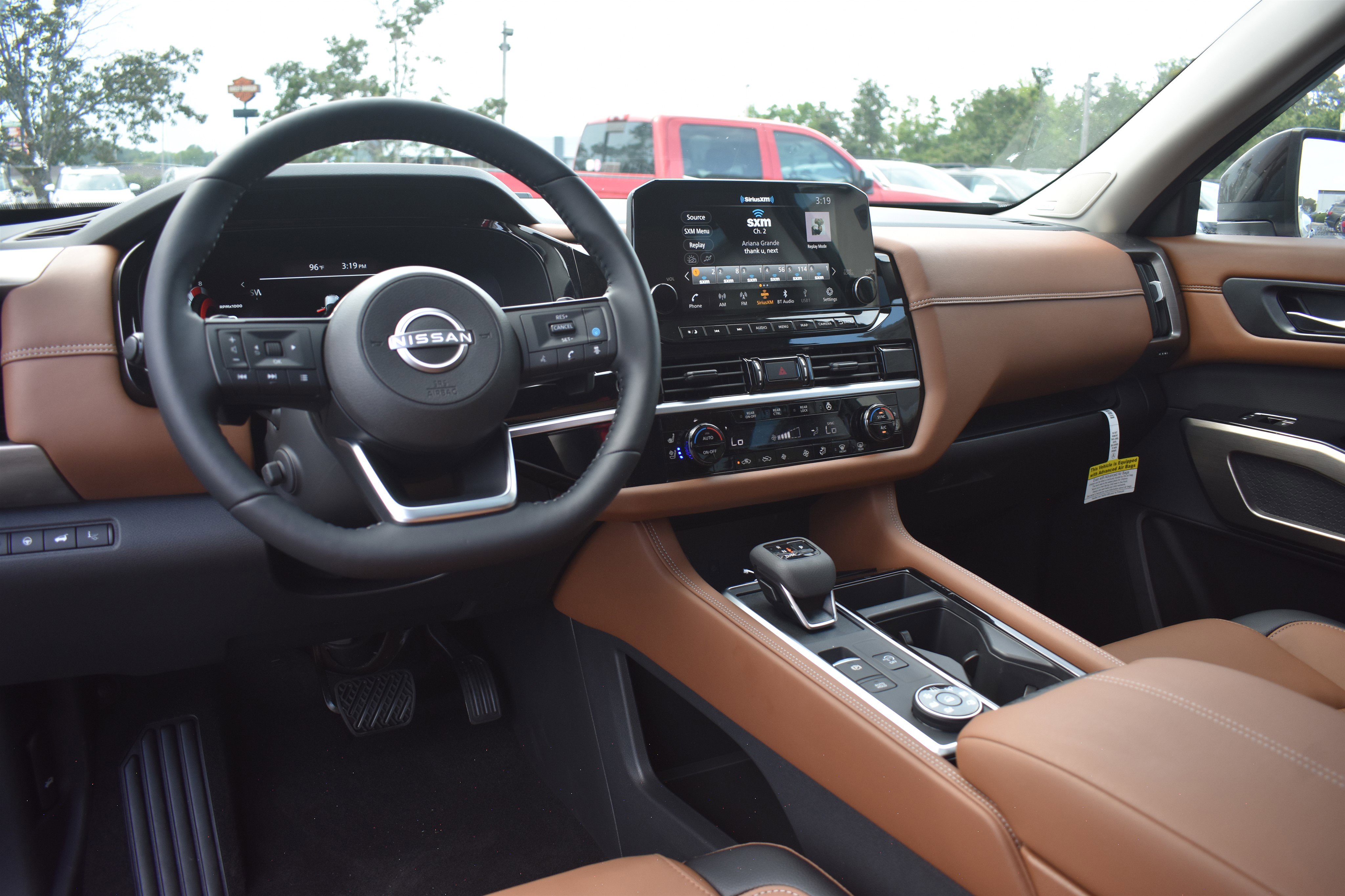 2025 Nissan Pathfinder Platinum photo 10