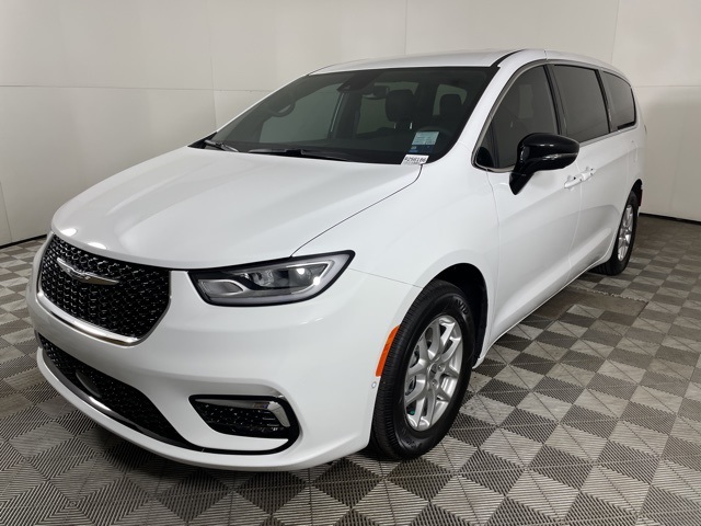 2025 Chrysler Pacifica photo 4