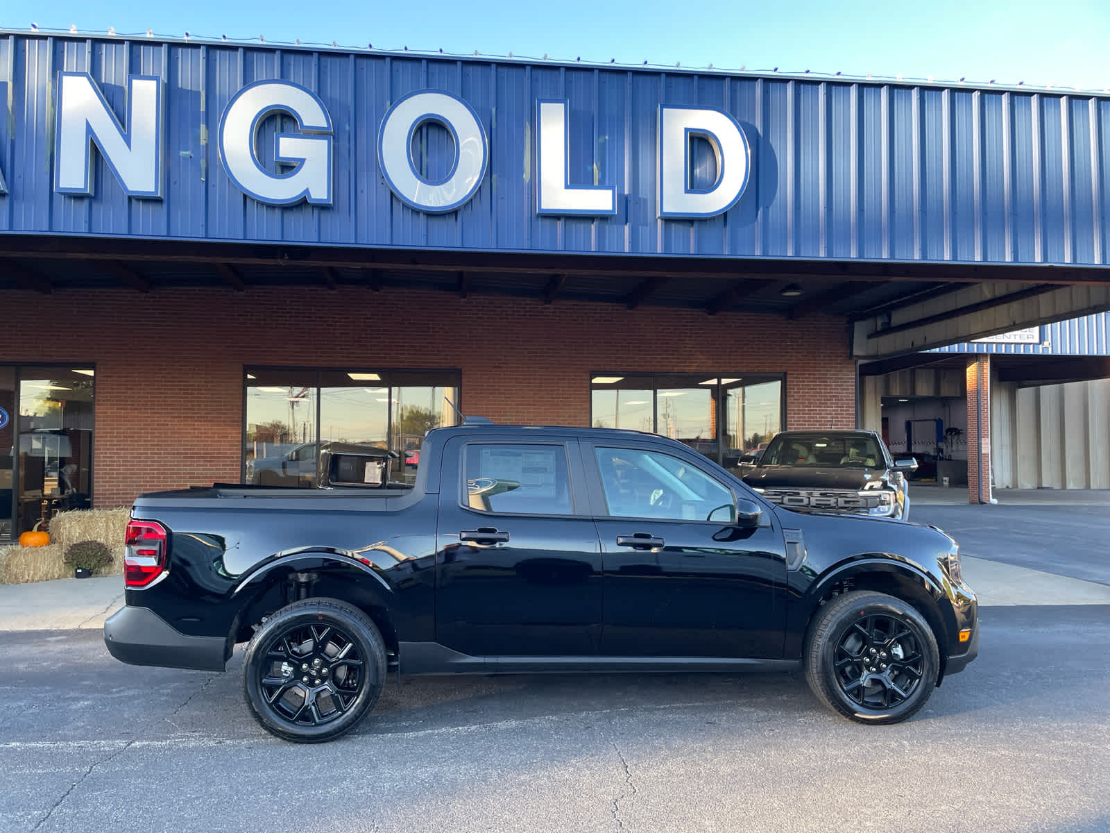 2025 Ford Maverick XLT photo 2