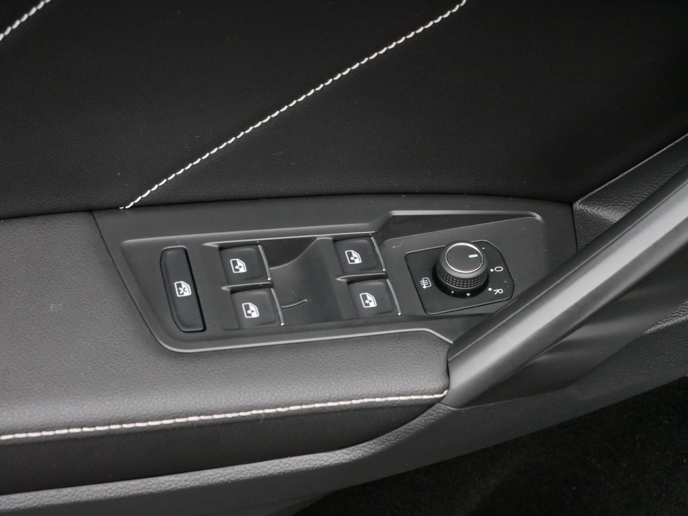 2022 Volkswagen Tiguan SE R-Line Black photo 17