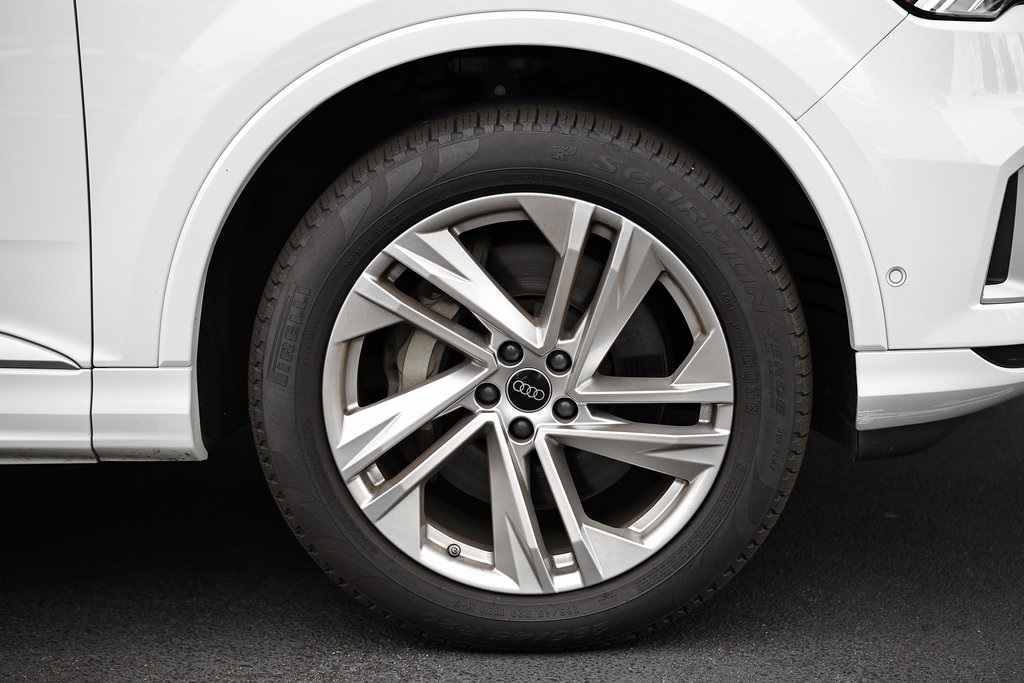 2024 Audi Q7 55 Premium Plus photo 4