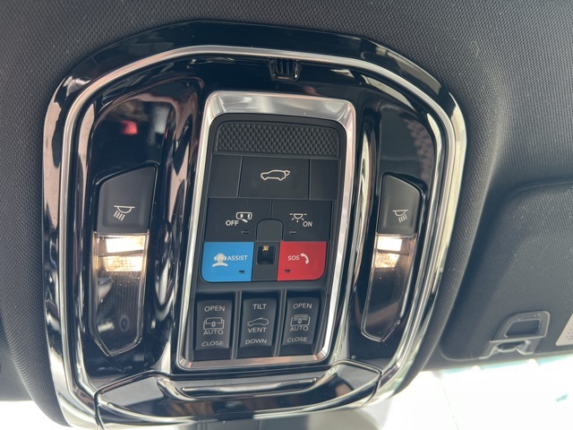 2023 Jeep Grand Cherokee L Summit photo 4