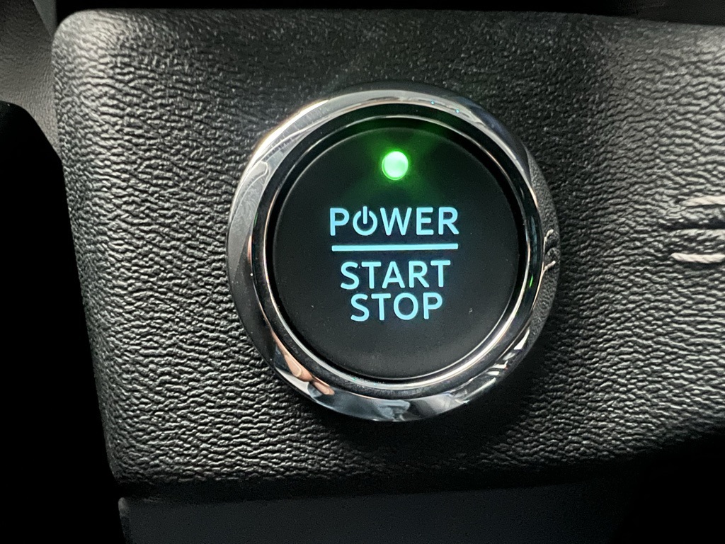 2025 Ford F-150 Lightning photo 3