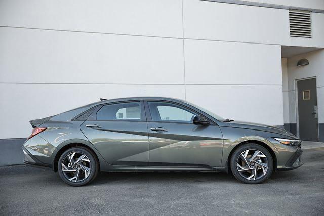2025 Hyundai Elantra Hybrid SEL Sport photo 3