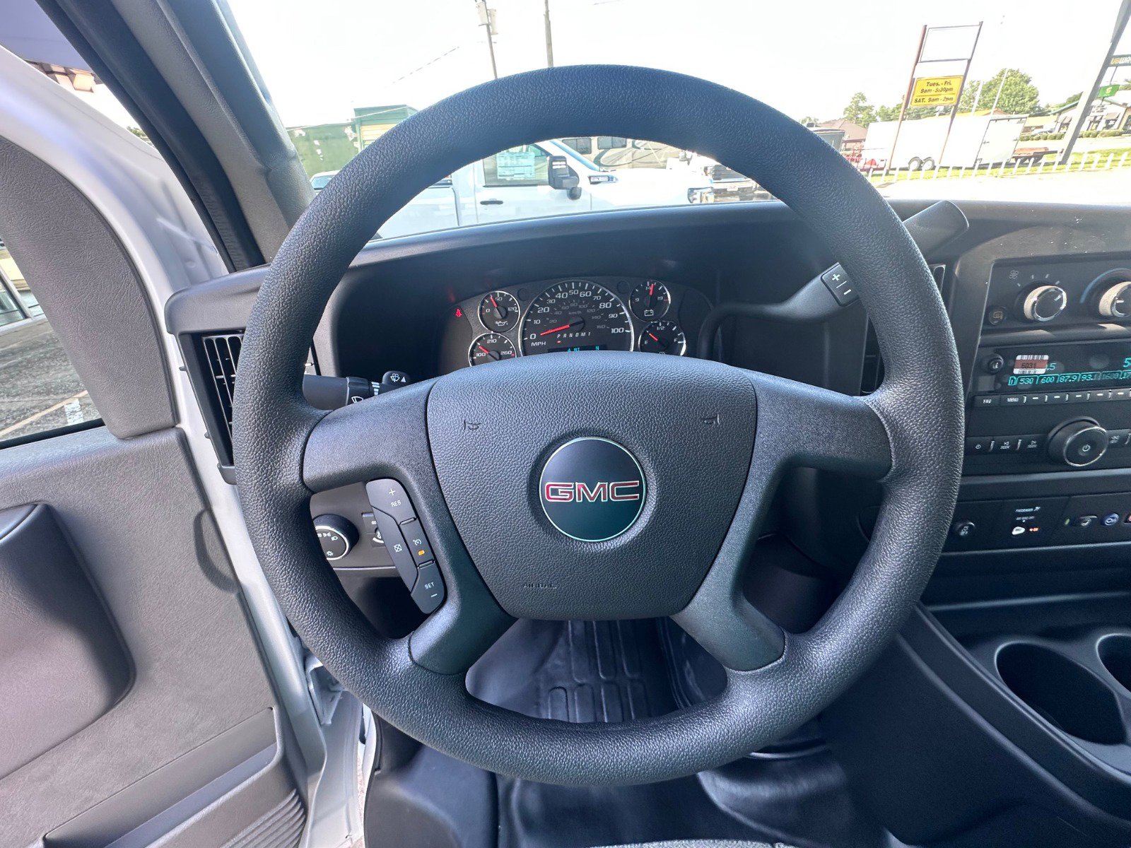 2025 Gmc Savana Cargo 2500 photo 7