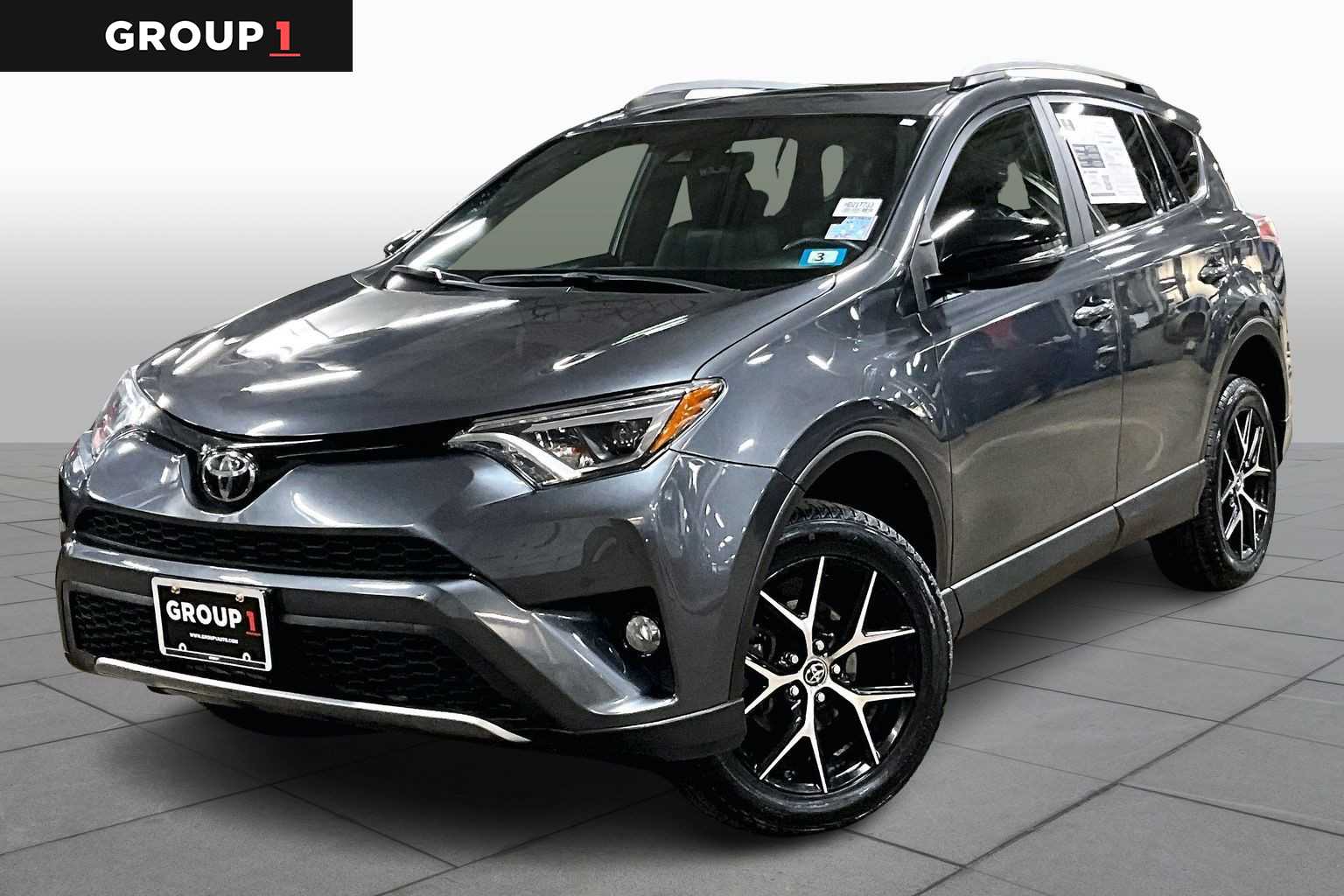 2017 Toyota RAV4 SE's photo