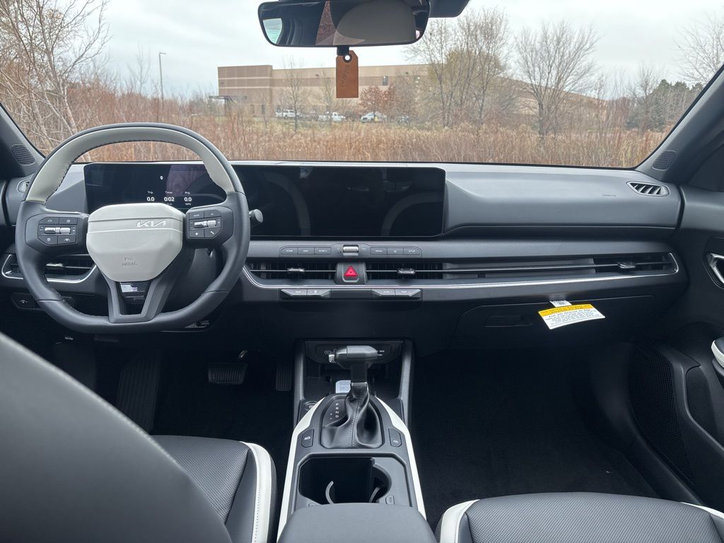 2025 Kia K4 GT-Line photo 2