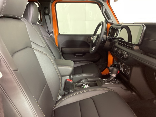 2025 Jeep Wrangler Sahara photo 14