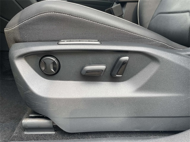 2022 Volkswagen Tiguan SEL Premium R-Line photo 11