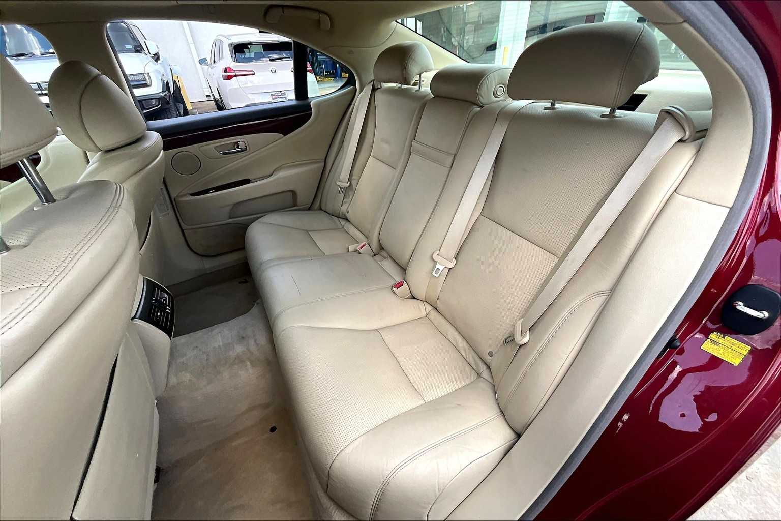 2010 Lexus LS 460 Luxury photo 19