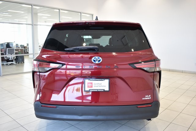 2021 Toyota Sienna XLE photo 8