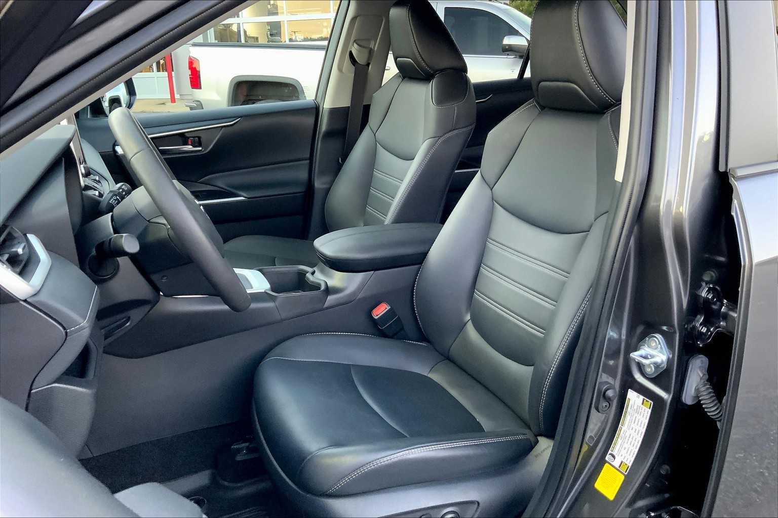 2024 Toyota RAV4 XLE Premium photo 4