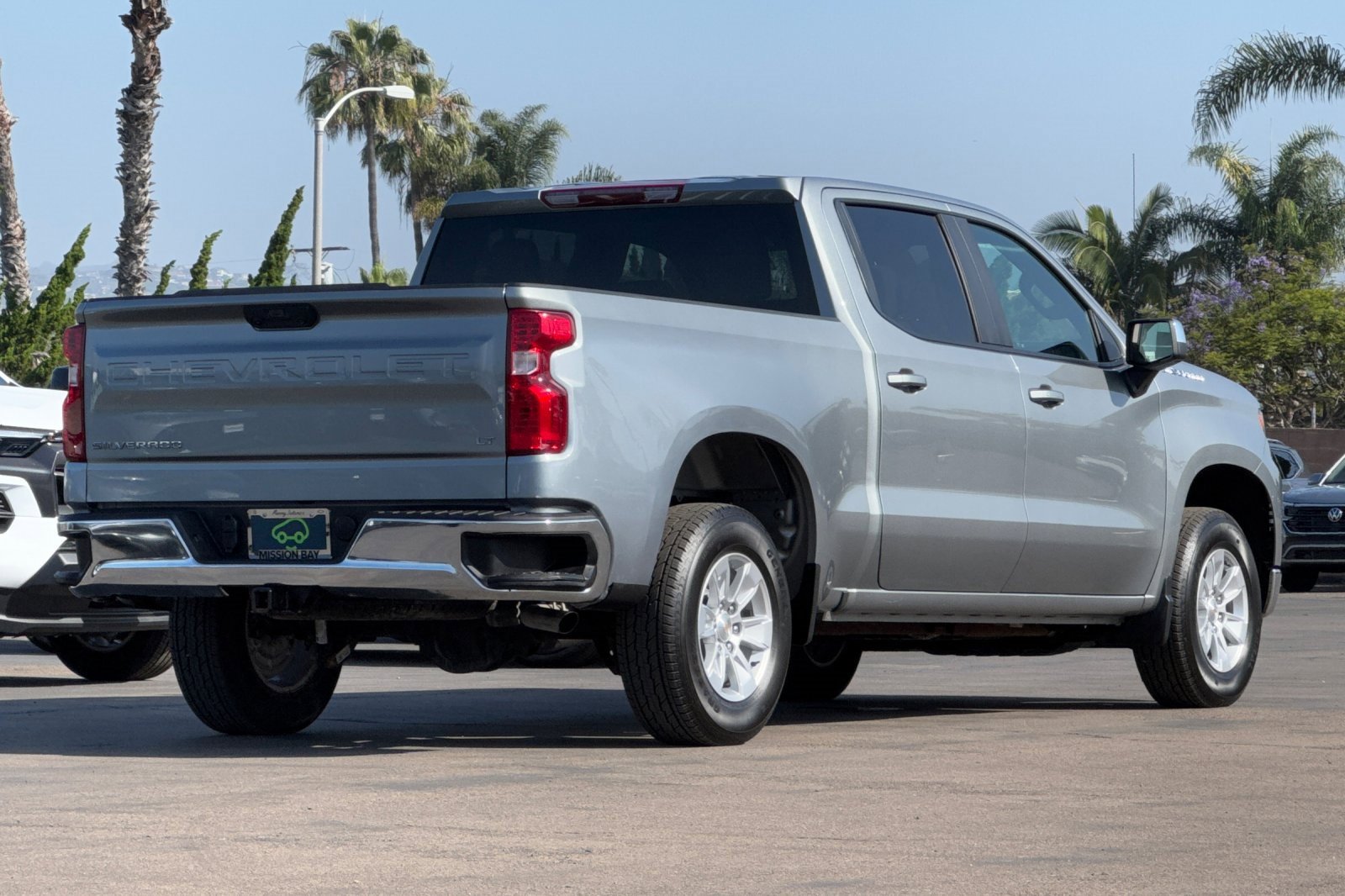 2025 Chevrolet Silverado 1500 LT photo 4