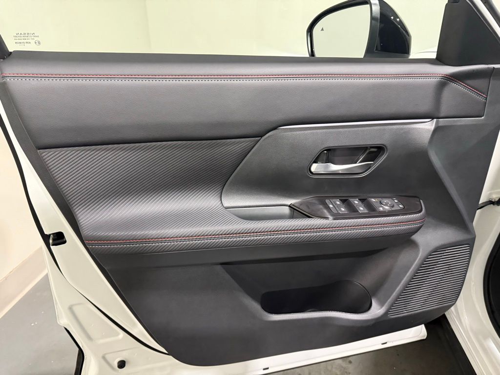 2026 Nissan Kicks SR photo 11