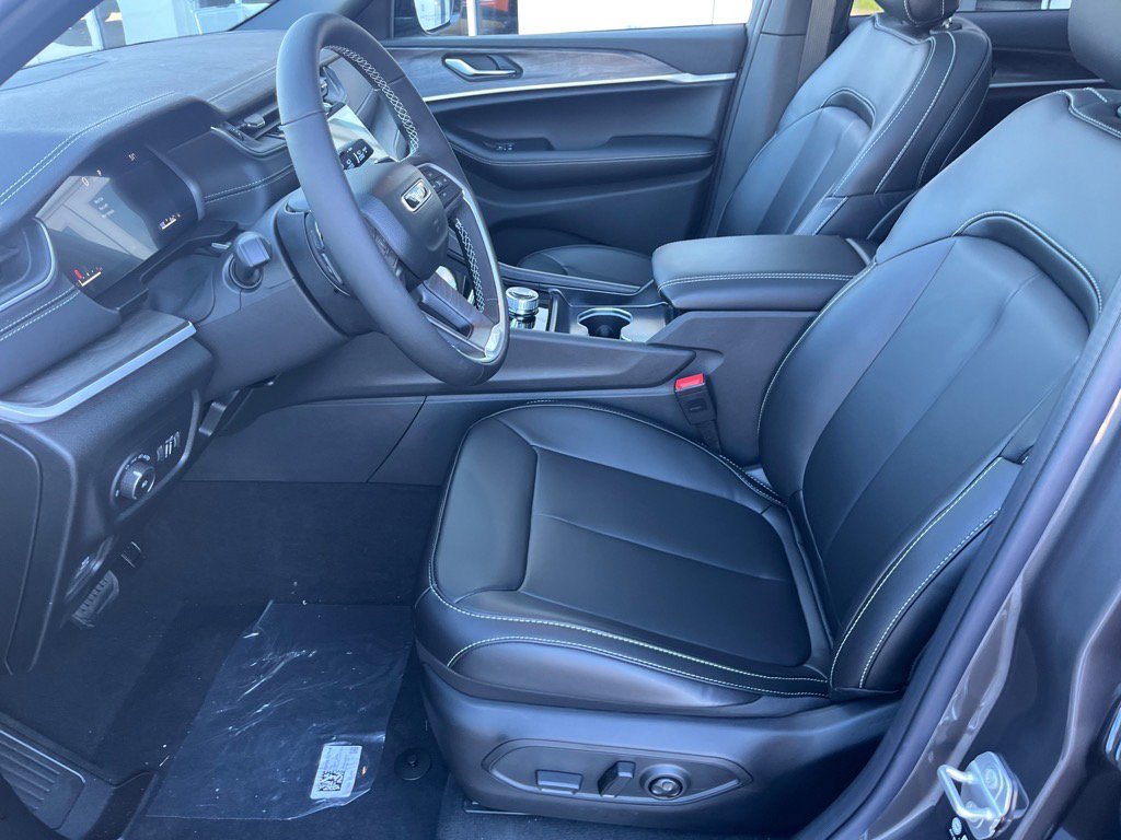 2025 Jeep Grand Cherokee Limited photo 4