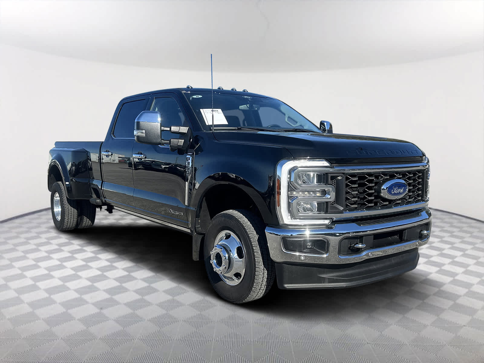 2024 Ford F-350 Super Duty Lariat's photo