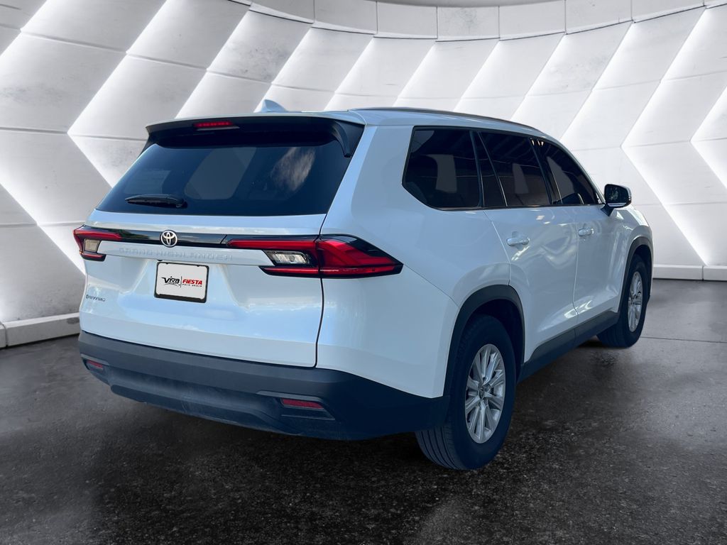 2024 Toyota Grand Highlander Hybrid XLE photo 4